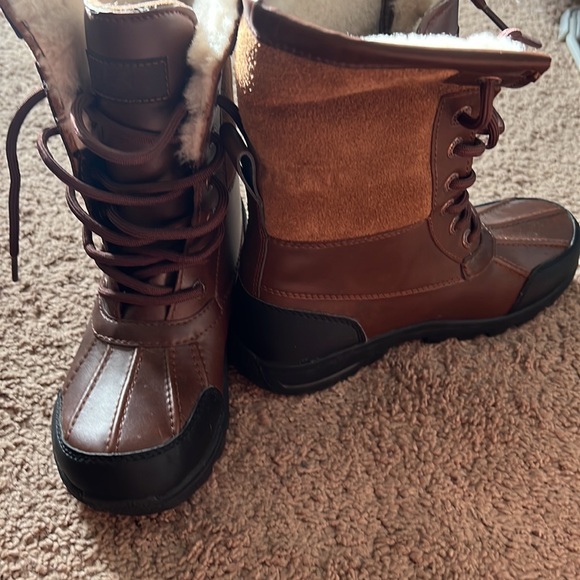 Kids Ugg boots size 2 in kids - Picture 4 of 6